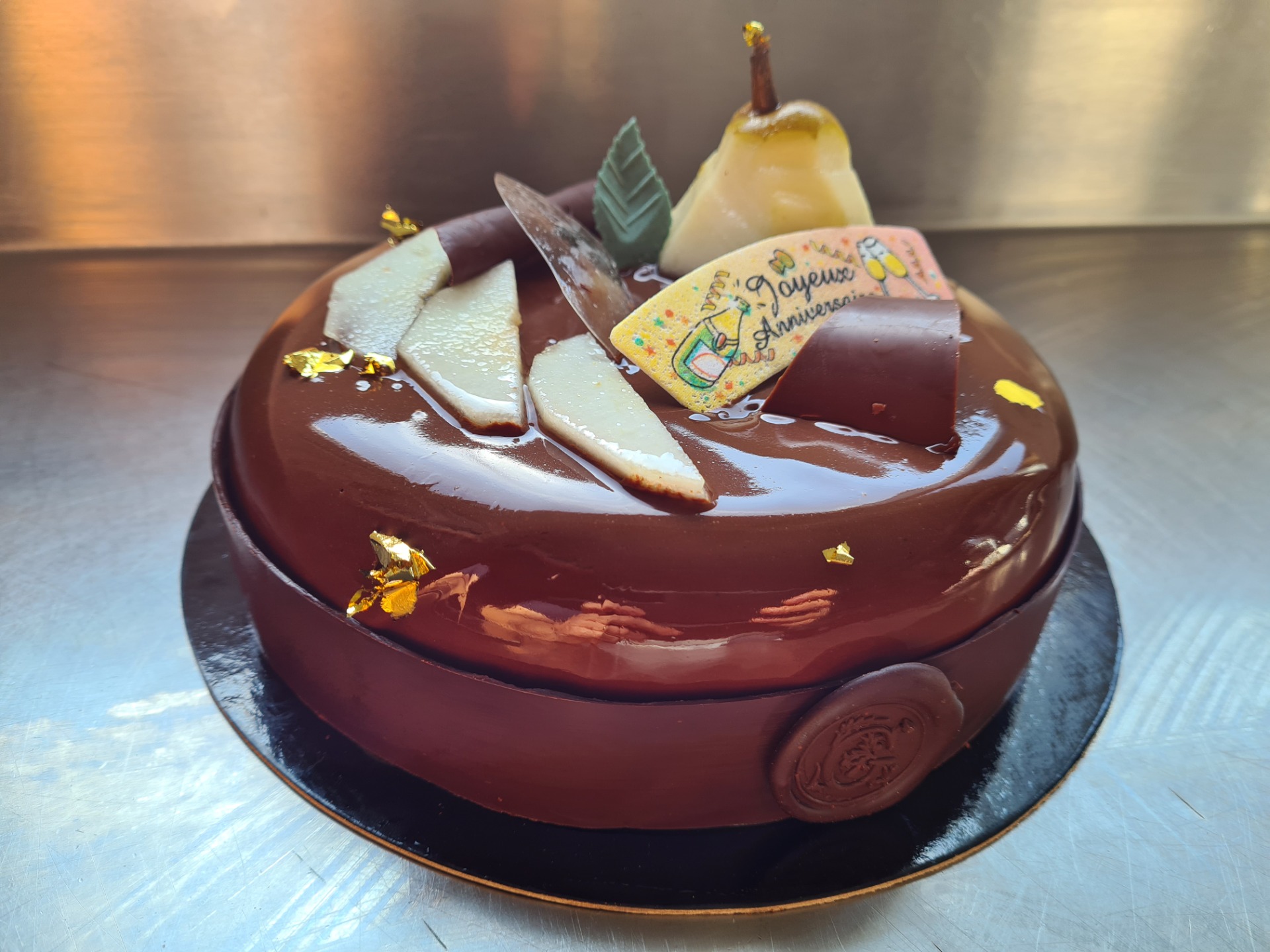 Dacquoise amandes mousse chocolat insert poire glaçage chocolat